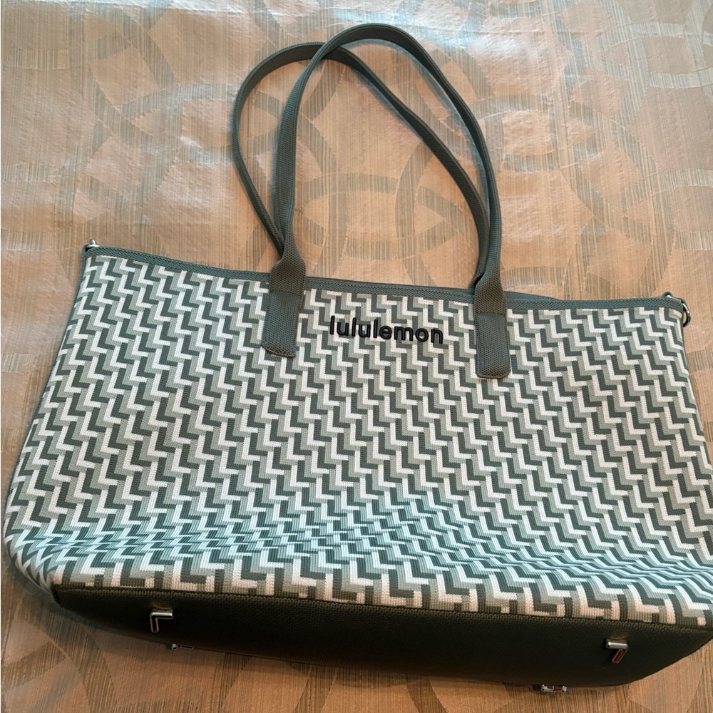 Lululemon Classic Knot Tote Bag 18L